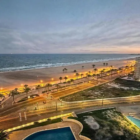 Beachfront Nautical Apartamento