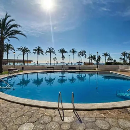 Beachfront Nautical Apartamento