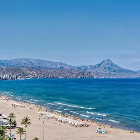 Beachfront Nautical Apartamento