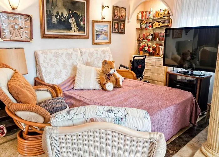 Beachfront Nautical Apartman